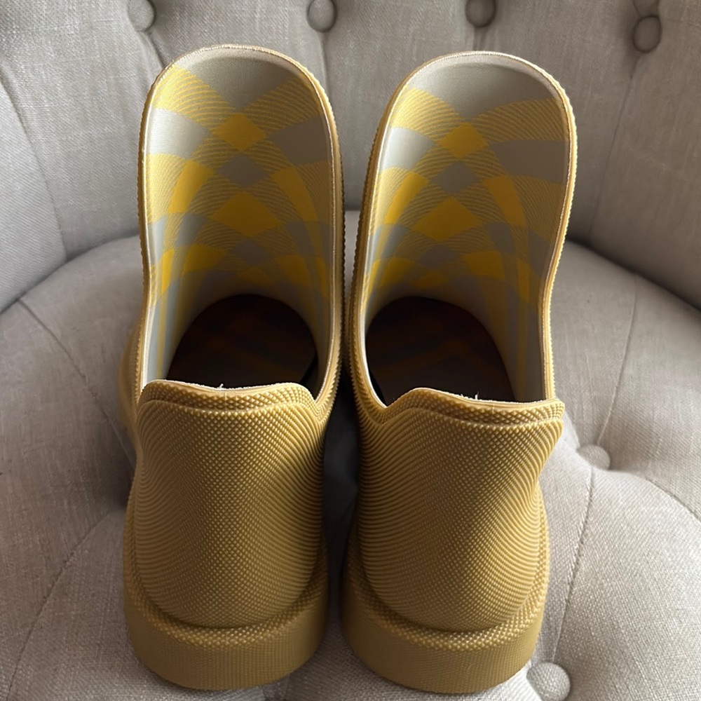 Authentic Burberry Textured Ankle Boots - Picture 9 of 11